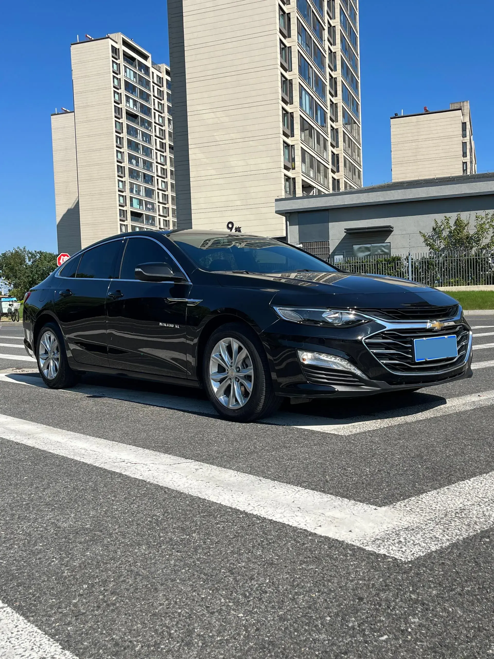 2021 CHEVROLET MALIBU thumbnail 3