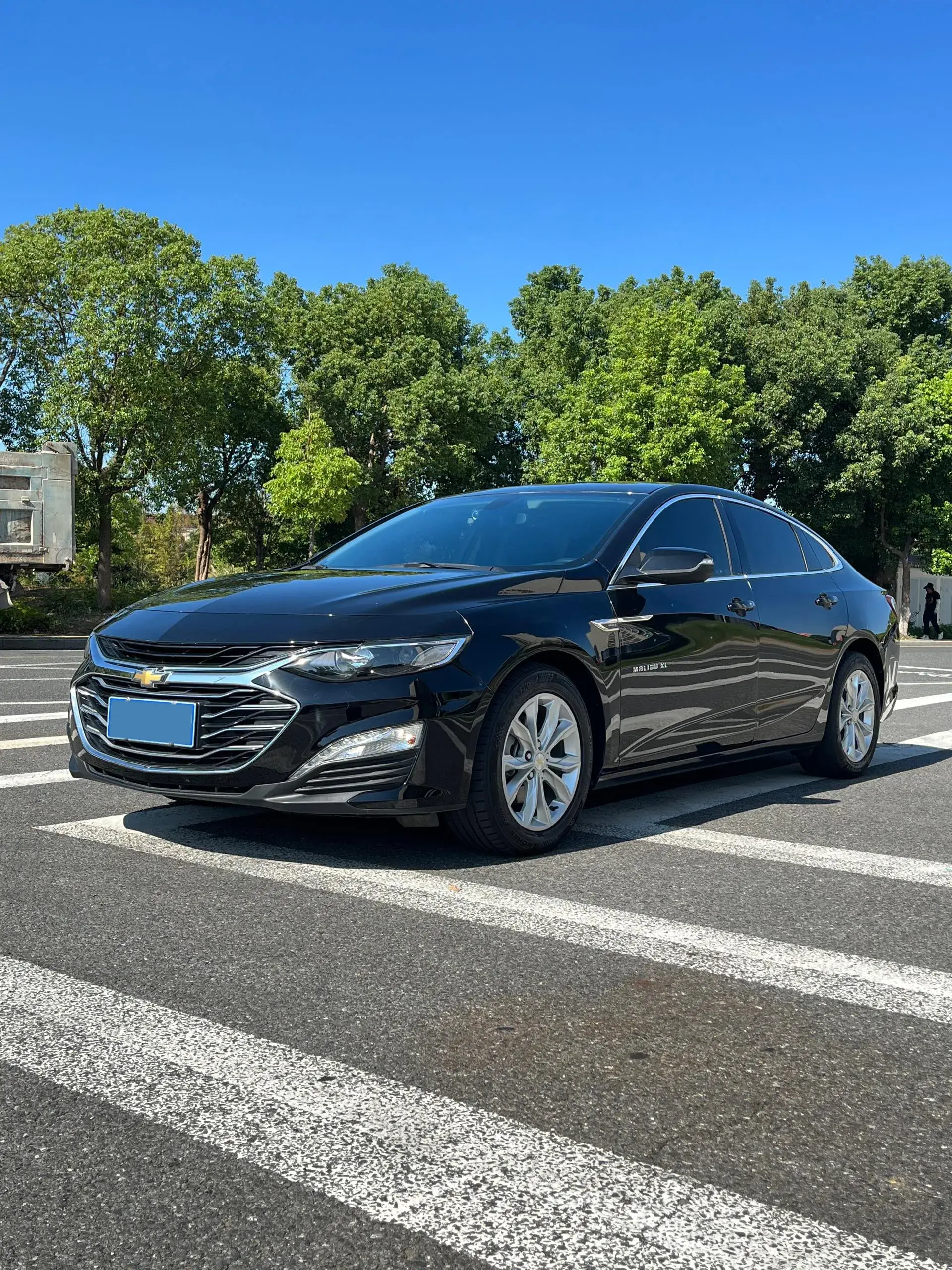 2021 CHEVROLET MALIBU view 1