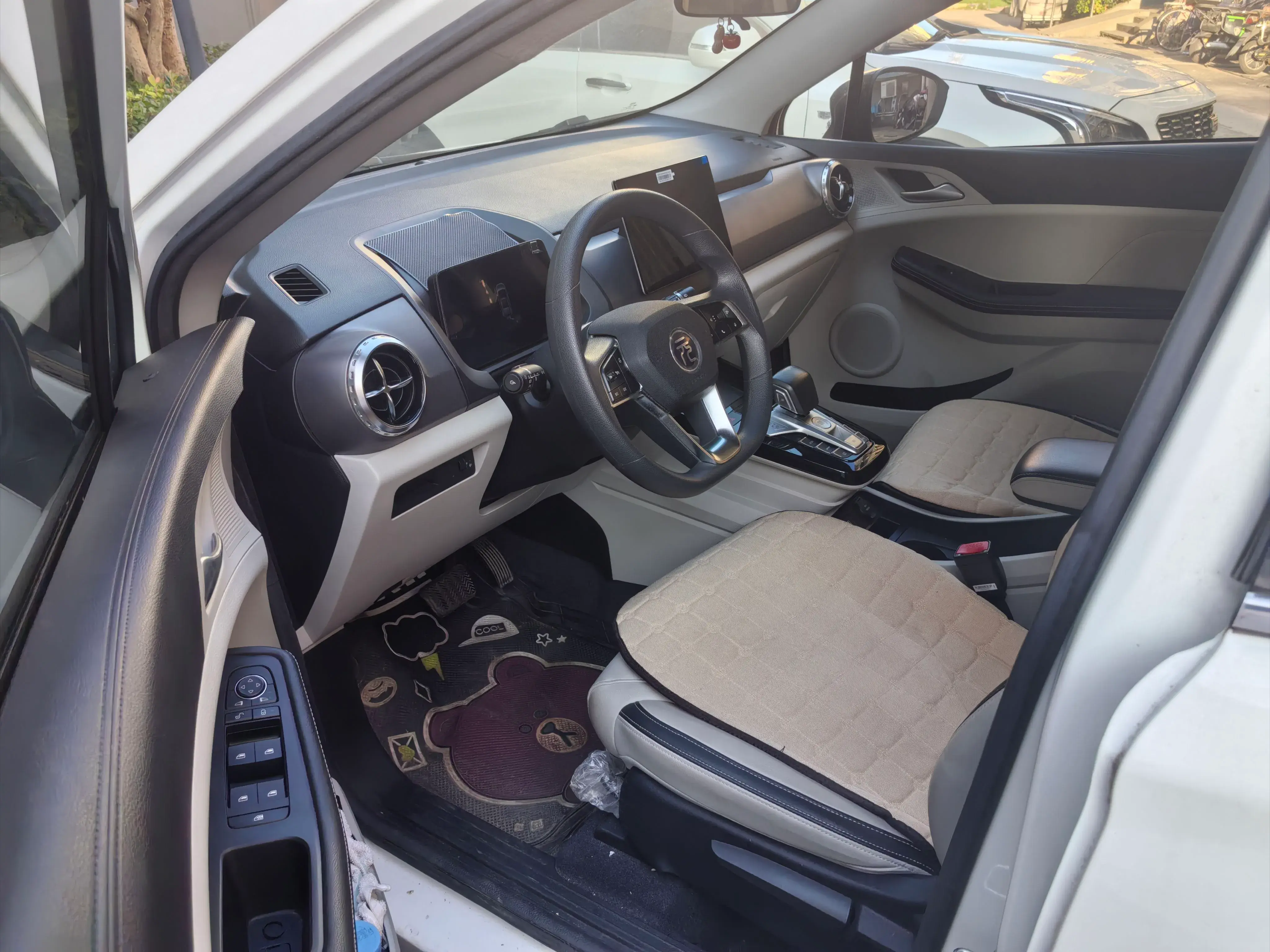 2021 BYD YUAN thumbnail 3