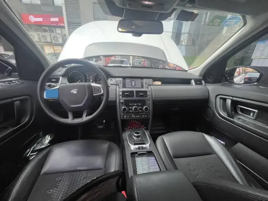 2018 LAND ROVER thumbnail 3