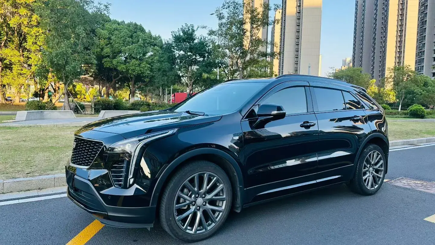 2021 CADILLAC XT4 view 1