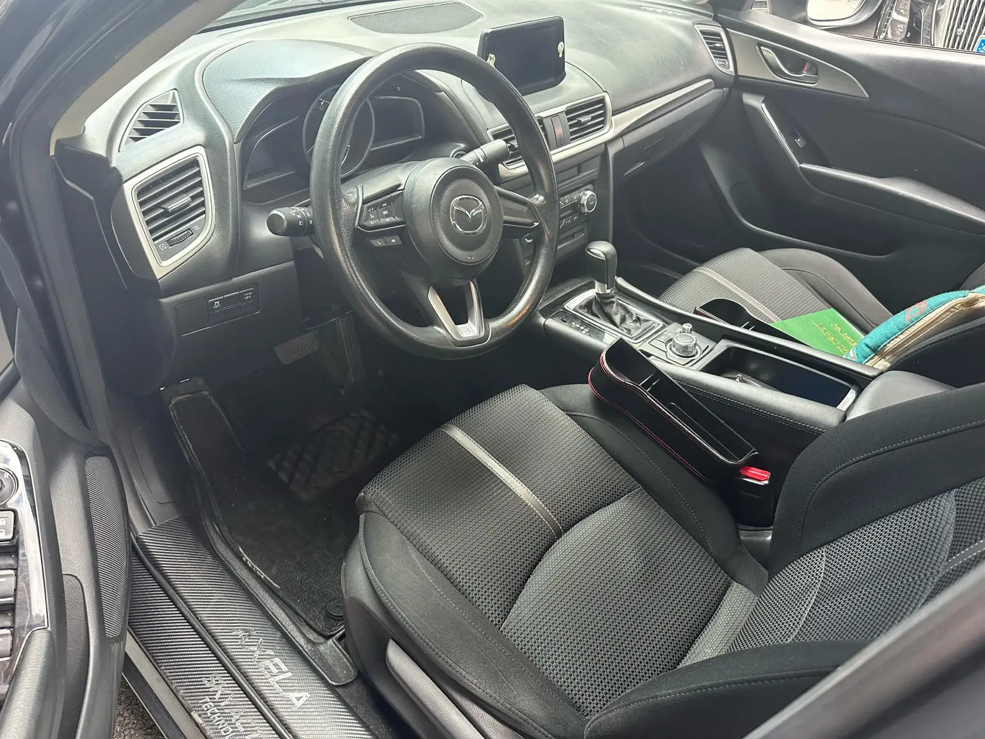 2017 MAZDA 3 thumbnail 3