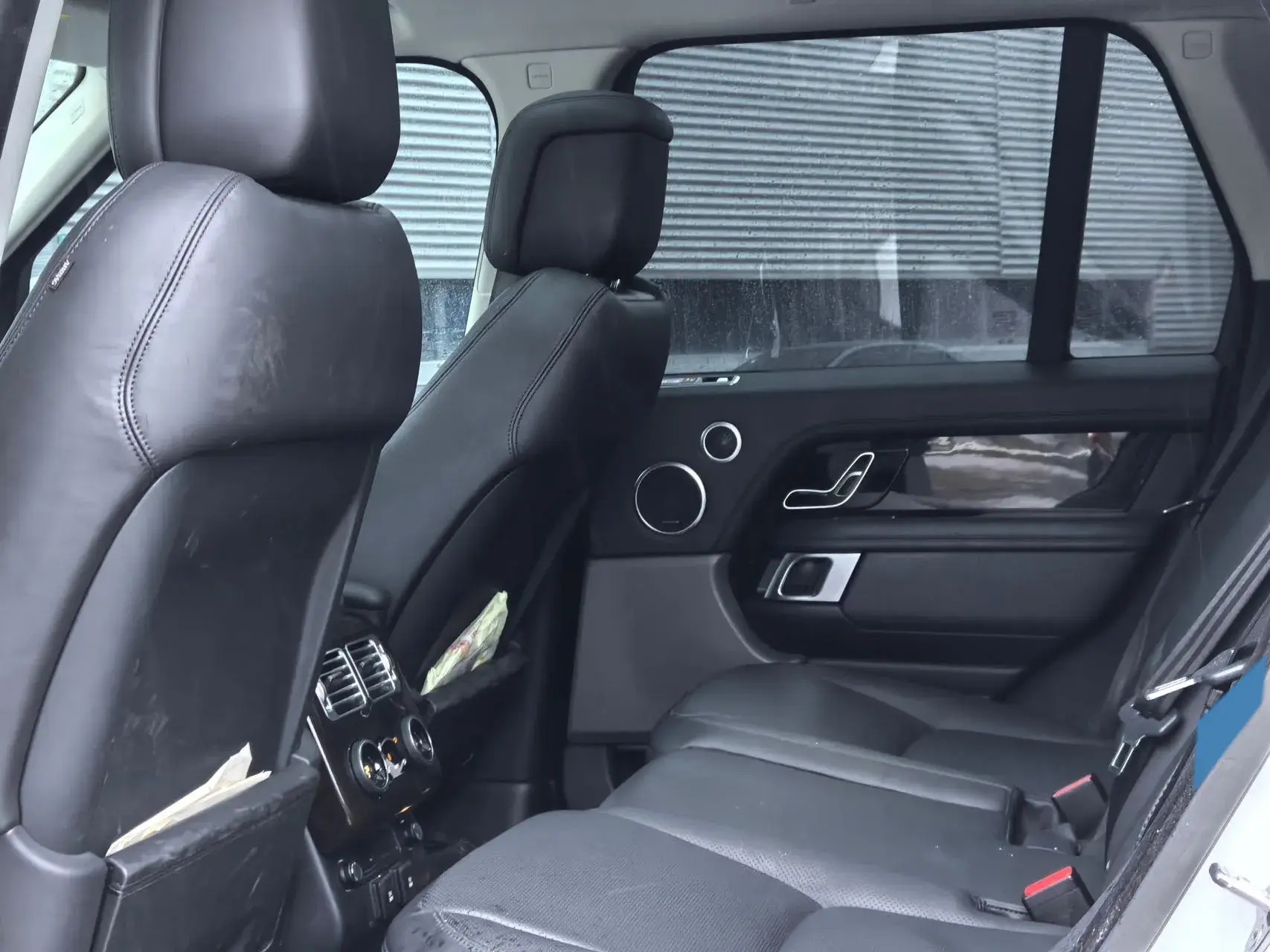 2021 LAND ROVER thumbnail 4