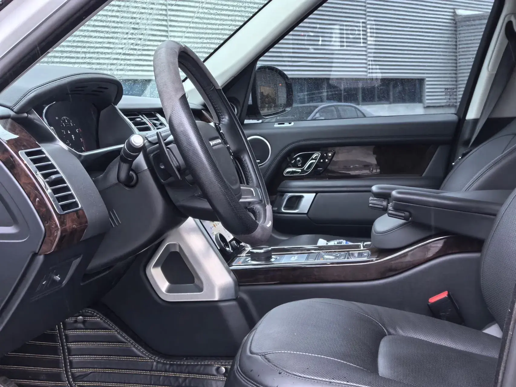 2021 LAND ROVER thumbnail 3