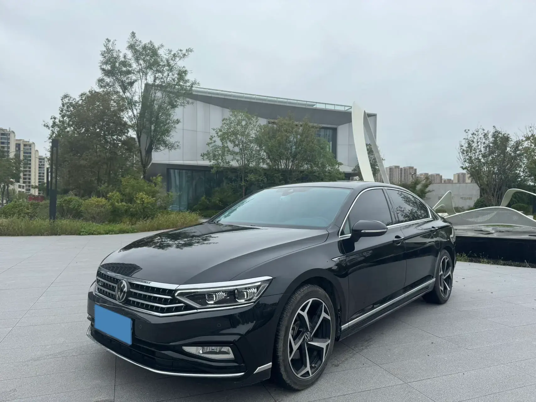 2023 VOLKSWAGEN MAGOTAN view 1