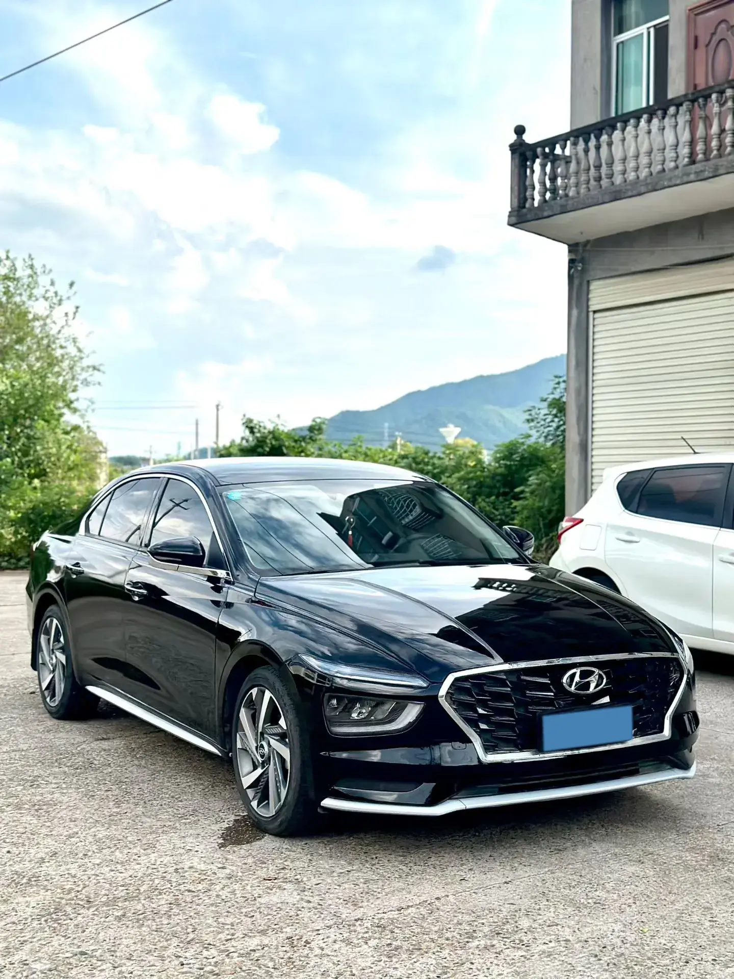 2021 HYUNDAI MISTRA thumbnail 3