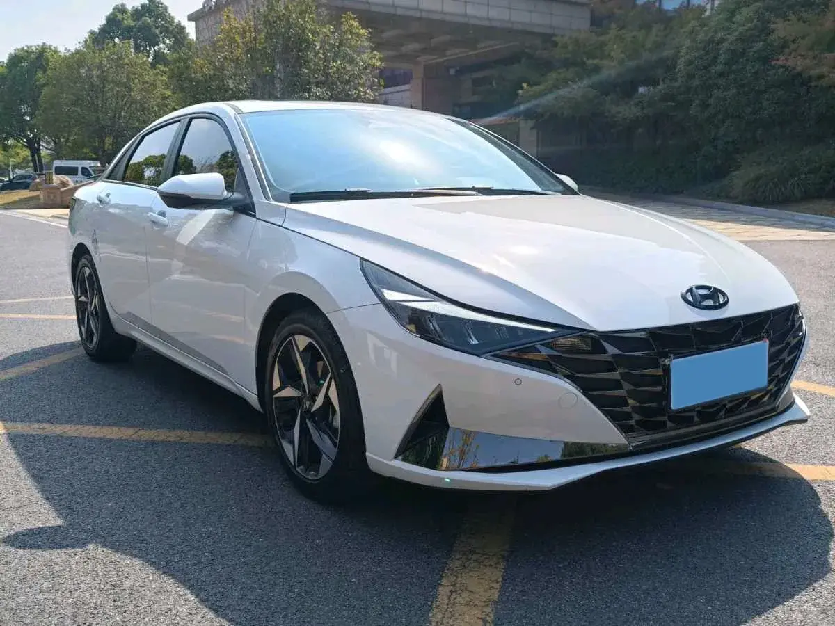 2021 HYUNDAI ELANTRA thumbnail 3