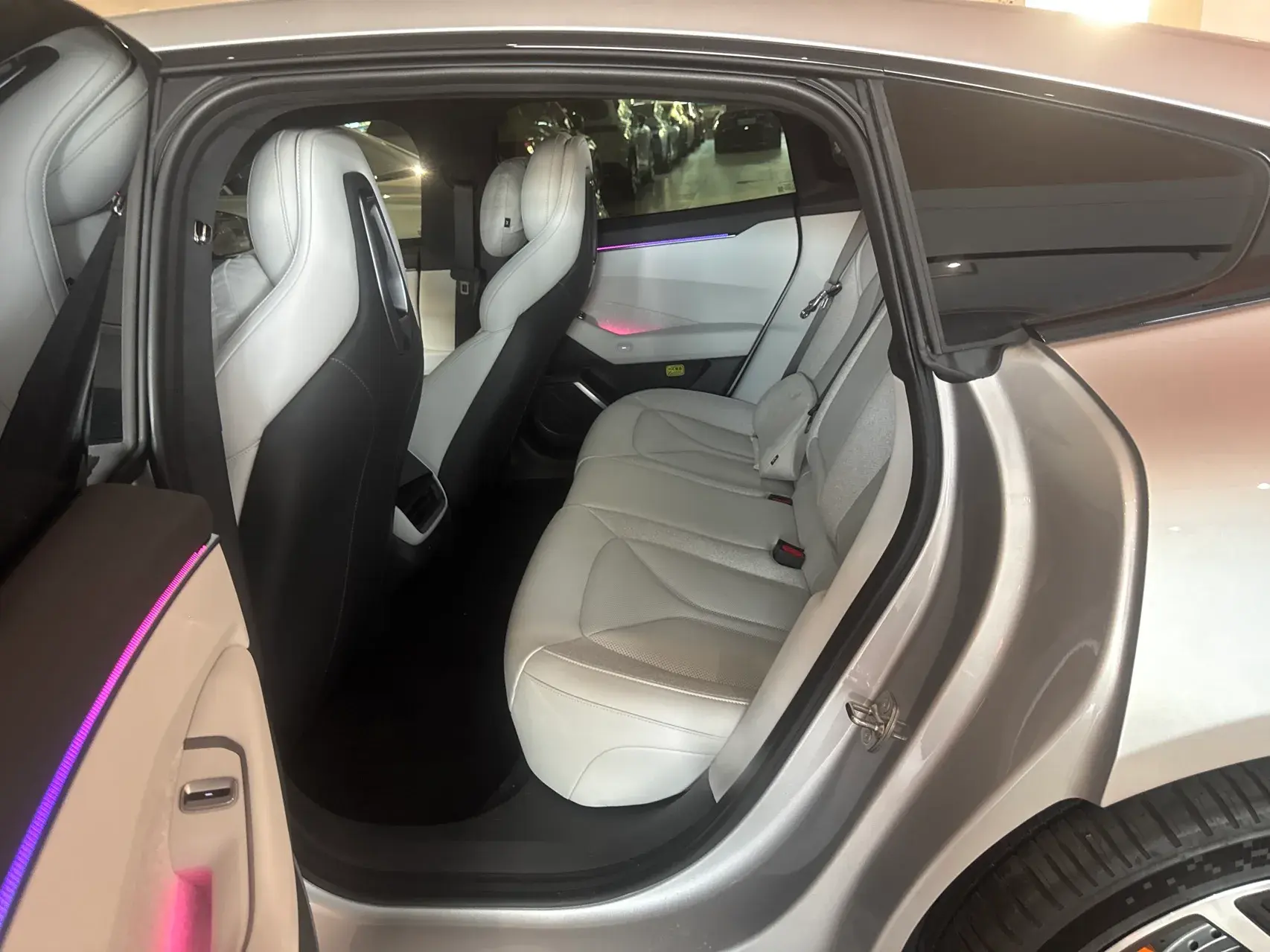 2025 XPENG P7 thumbnail 4