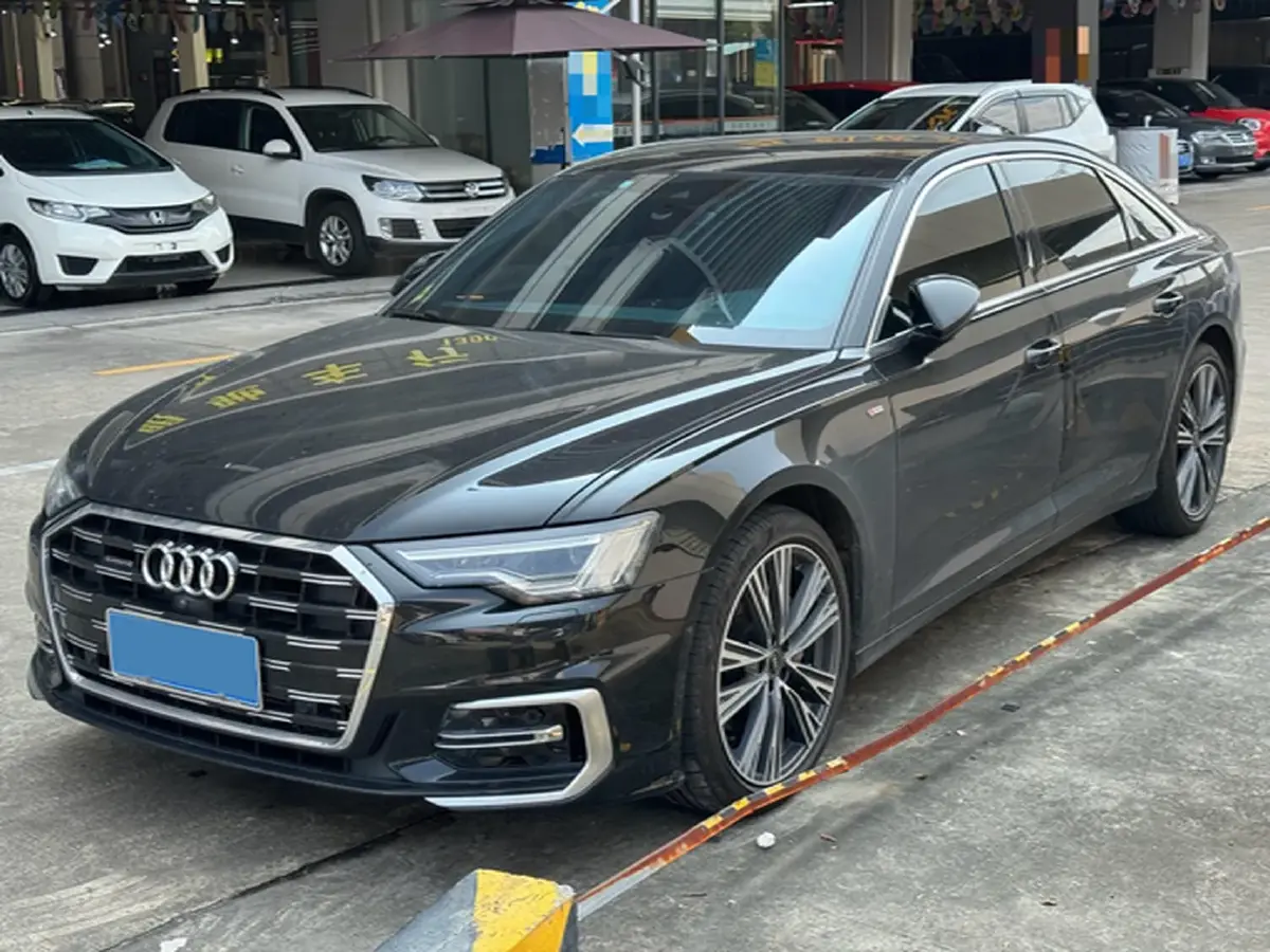 2025 Audi A6L 2.0T 245HP L4 7DCT