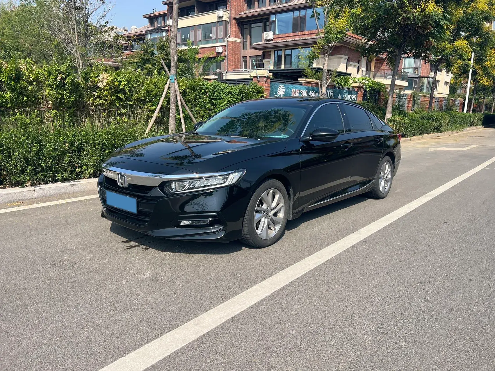 2018 HONDA ACCORD view 1