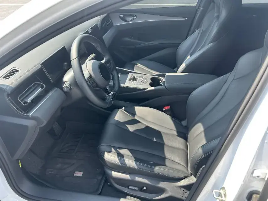 2024 BYD SEAL thumbnail 4