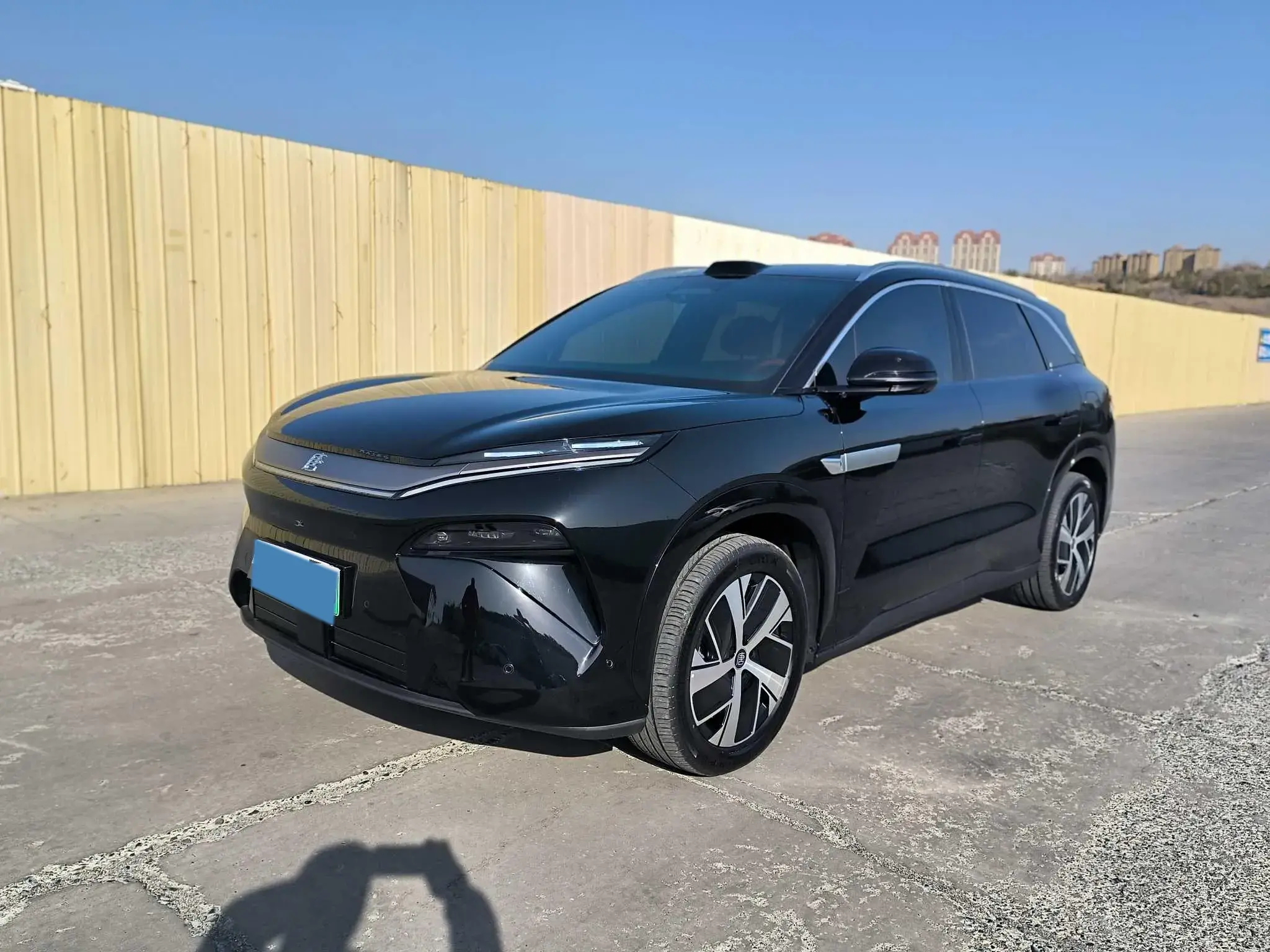 2025 BYD TANGL view 1