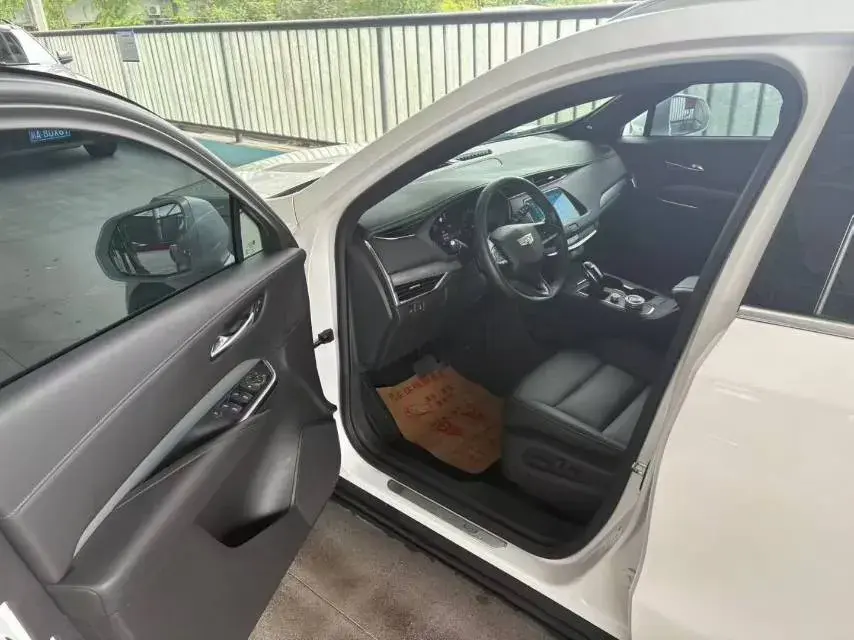 2020 CADILLAC XT4 thumbnail 4