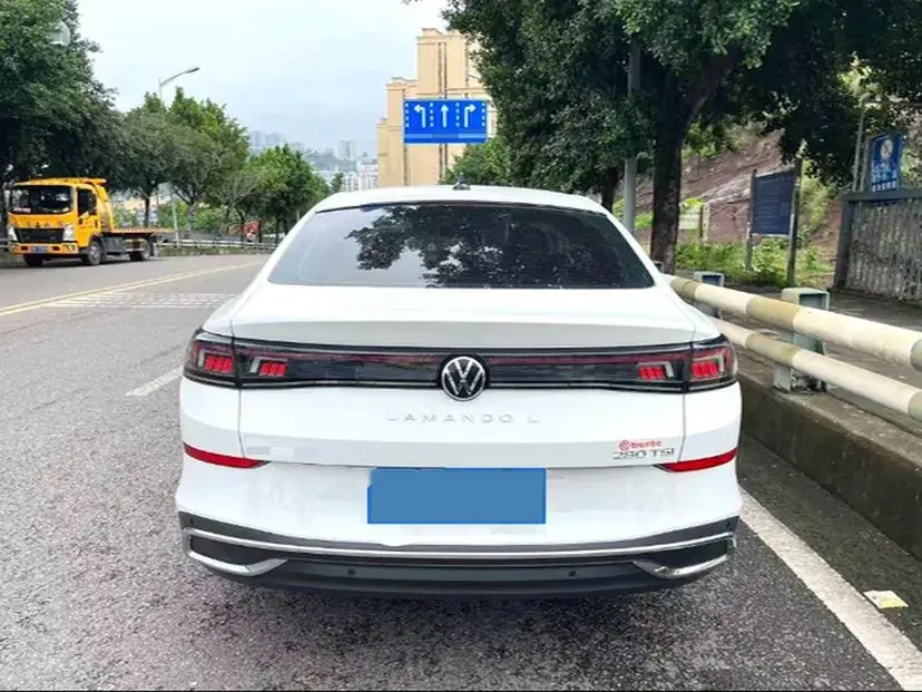 2023 VOLKSWAGEN LAMANDO thumbnail 2