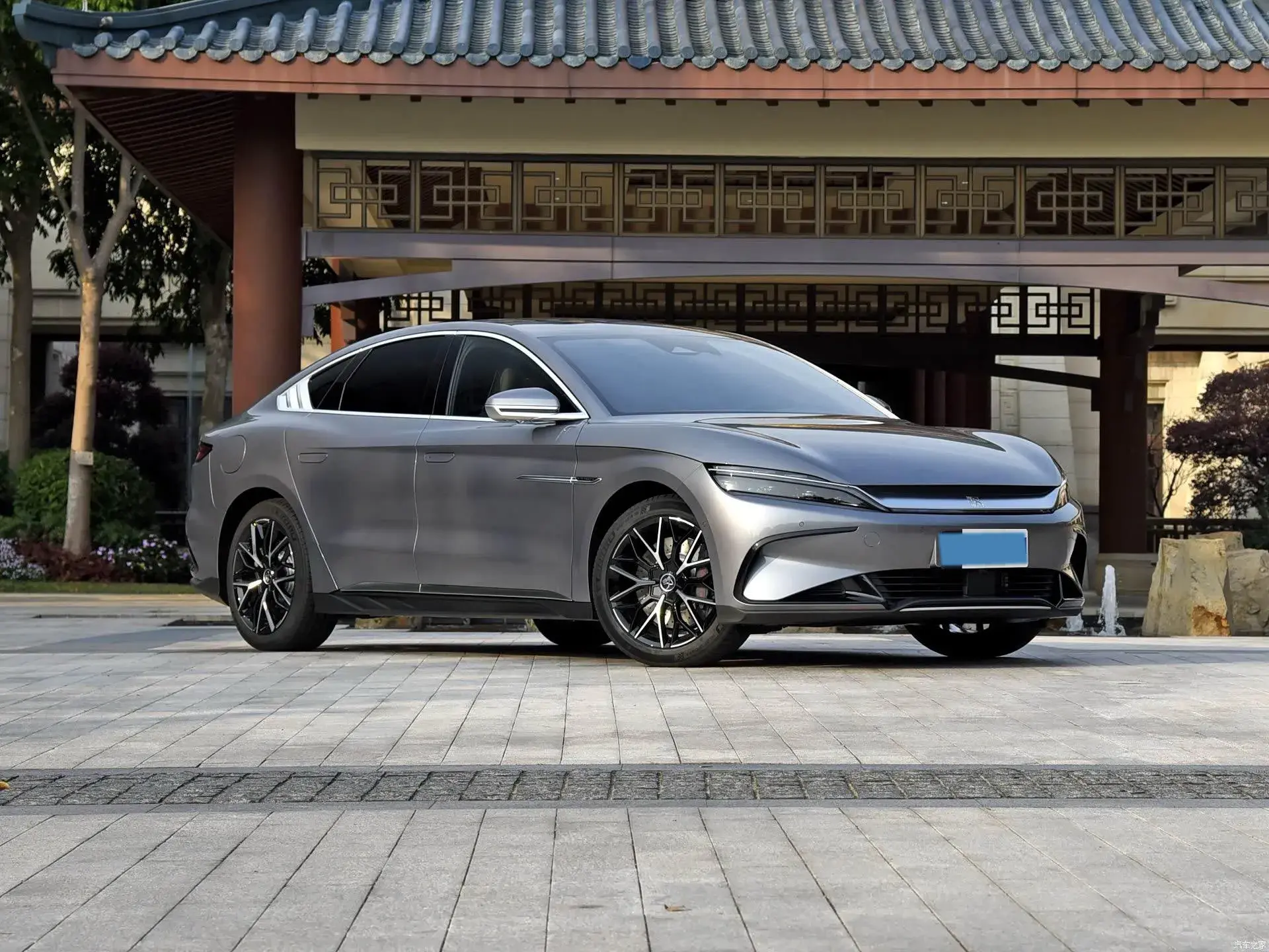 2022 BYD HAN thumbnail 3