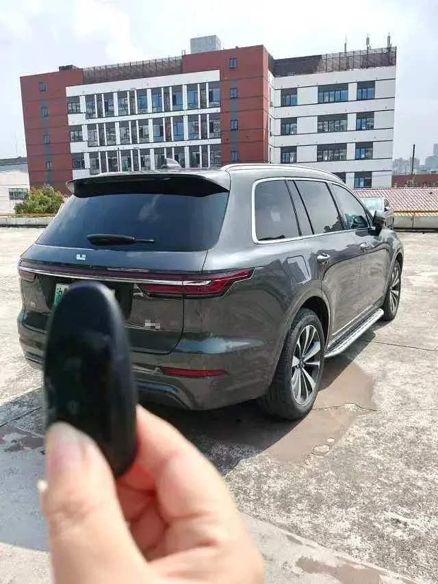 2020 LI ONE thumbnail 3