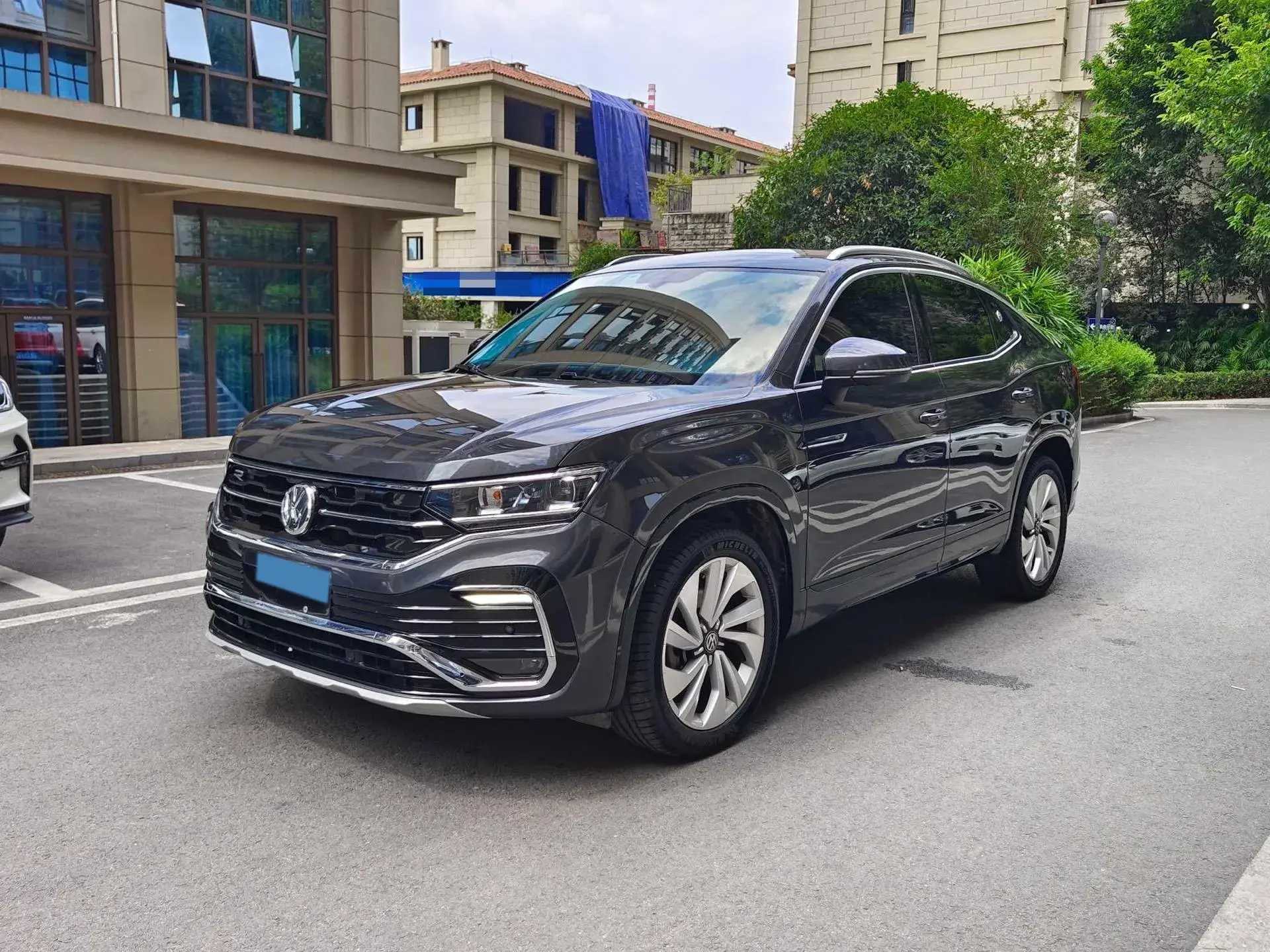 2020 VOLKSWAGEN TAYRON view 1