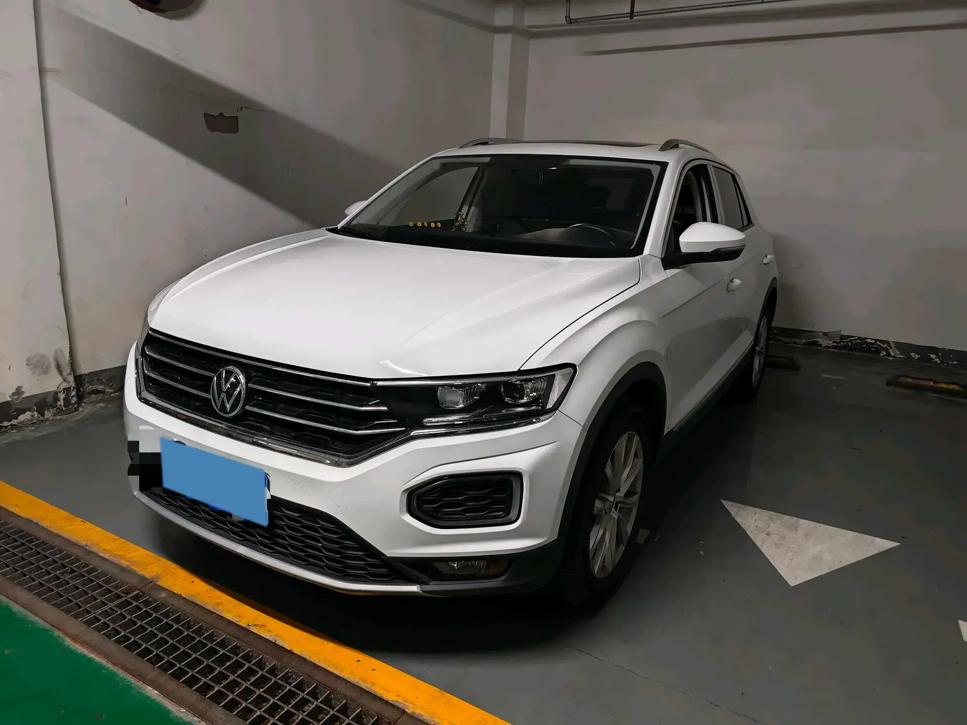 2021 VOLKSWAGEN T-ROC view 1
