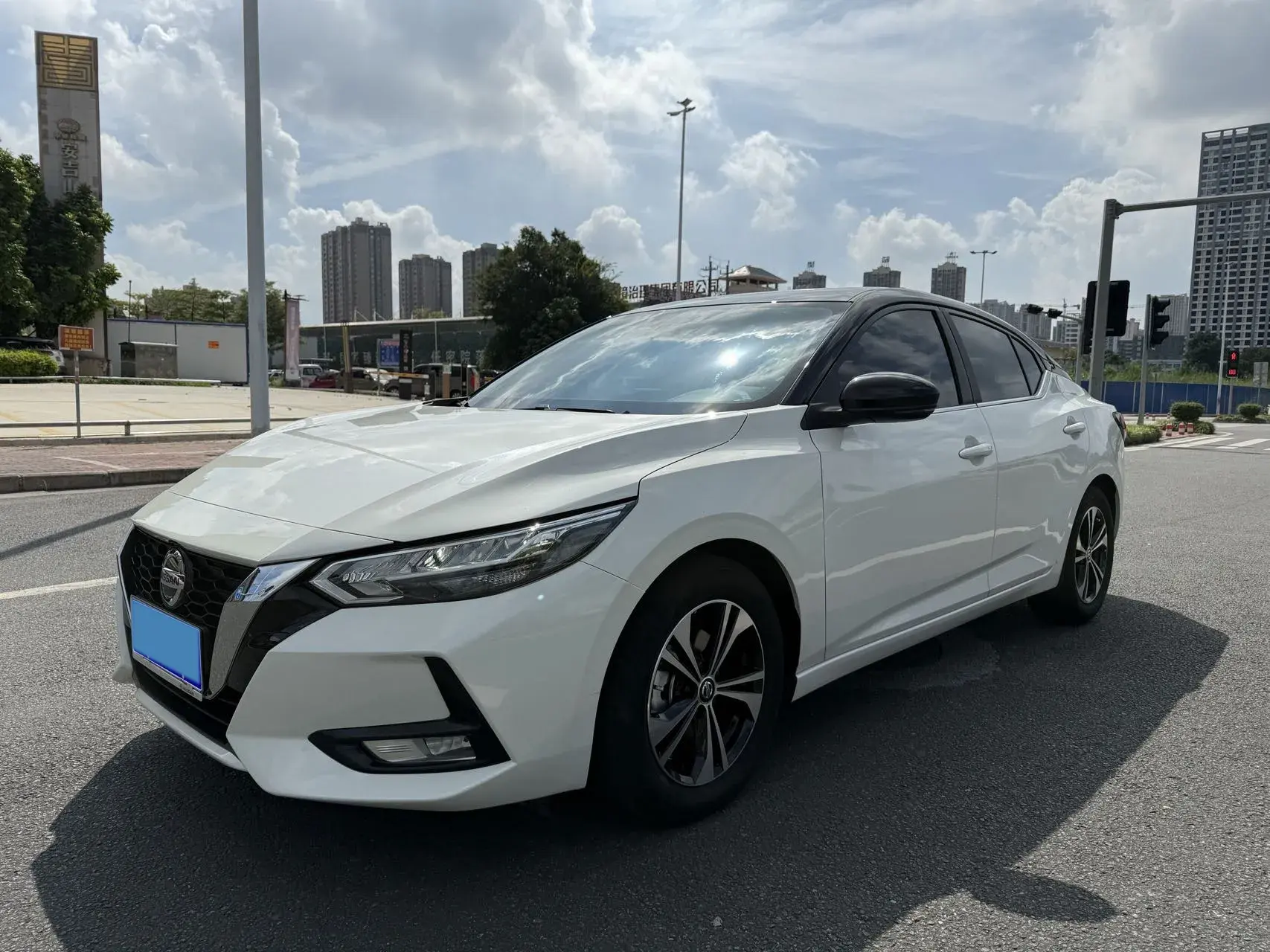 2022 NISSAN SYLPHY view 1