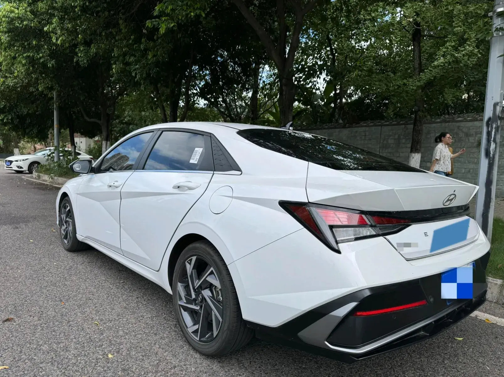 2023 HYUNDAI ELANTRA thumbnail 4