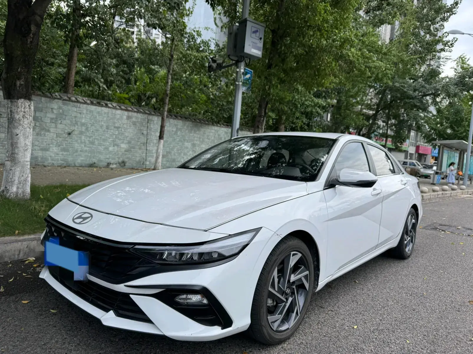 2023 HYUNDAI ELANTRA view 1