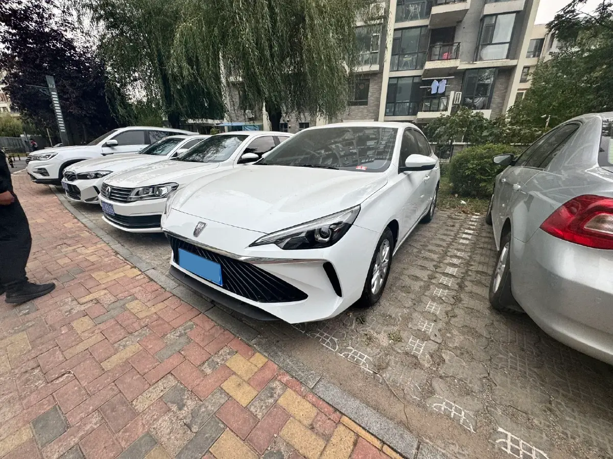 2023 Roewe i5 1.5L 129HP L4 CVT