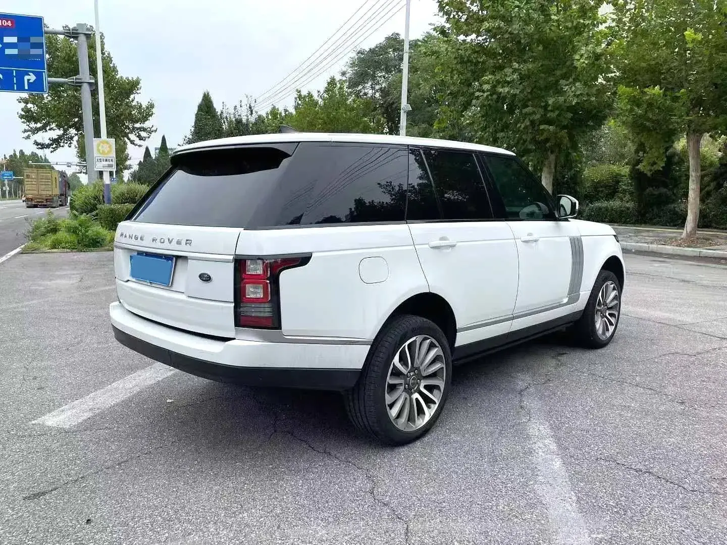 2017 LAND ROVER thumbnail 4