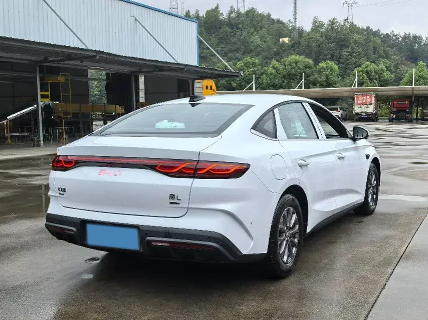2025 BYD QINL thumbnail 4