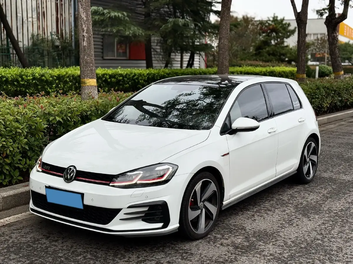 2018 Volkswagen GolfGTI 2.0T 220HP L4 7DCT