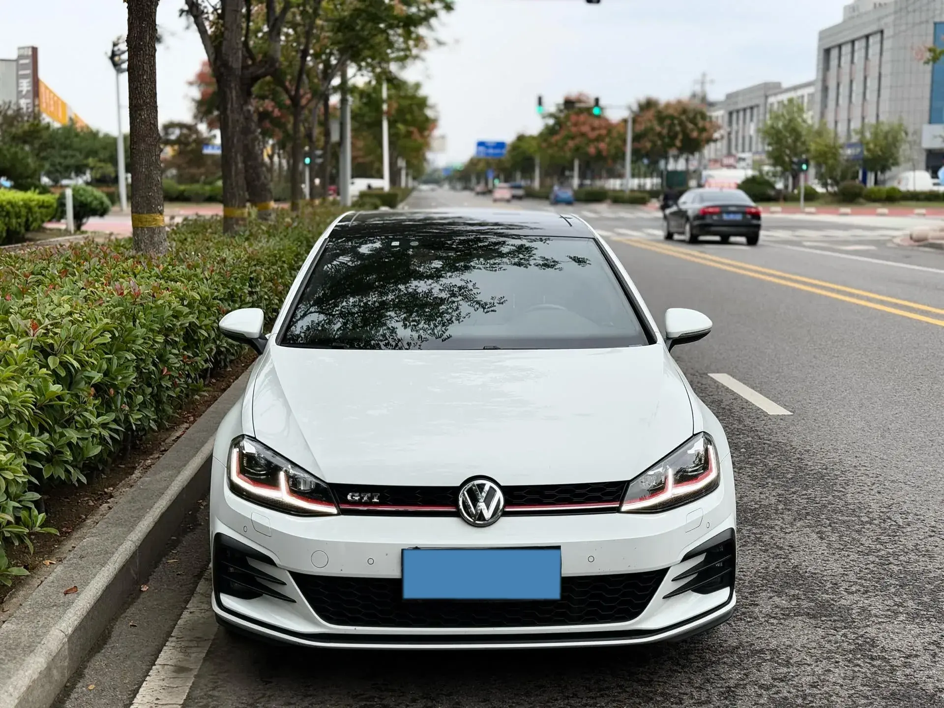 2018 VOLKSWAGEN GOLFGTI thumbnail 3