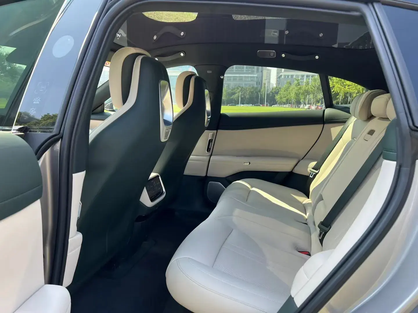 2025 MI YU7 thumbnail 4