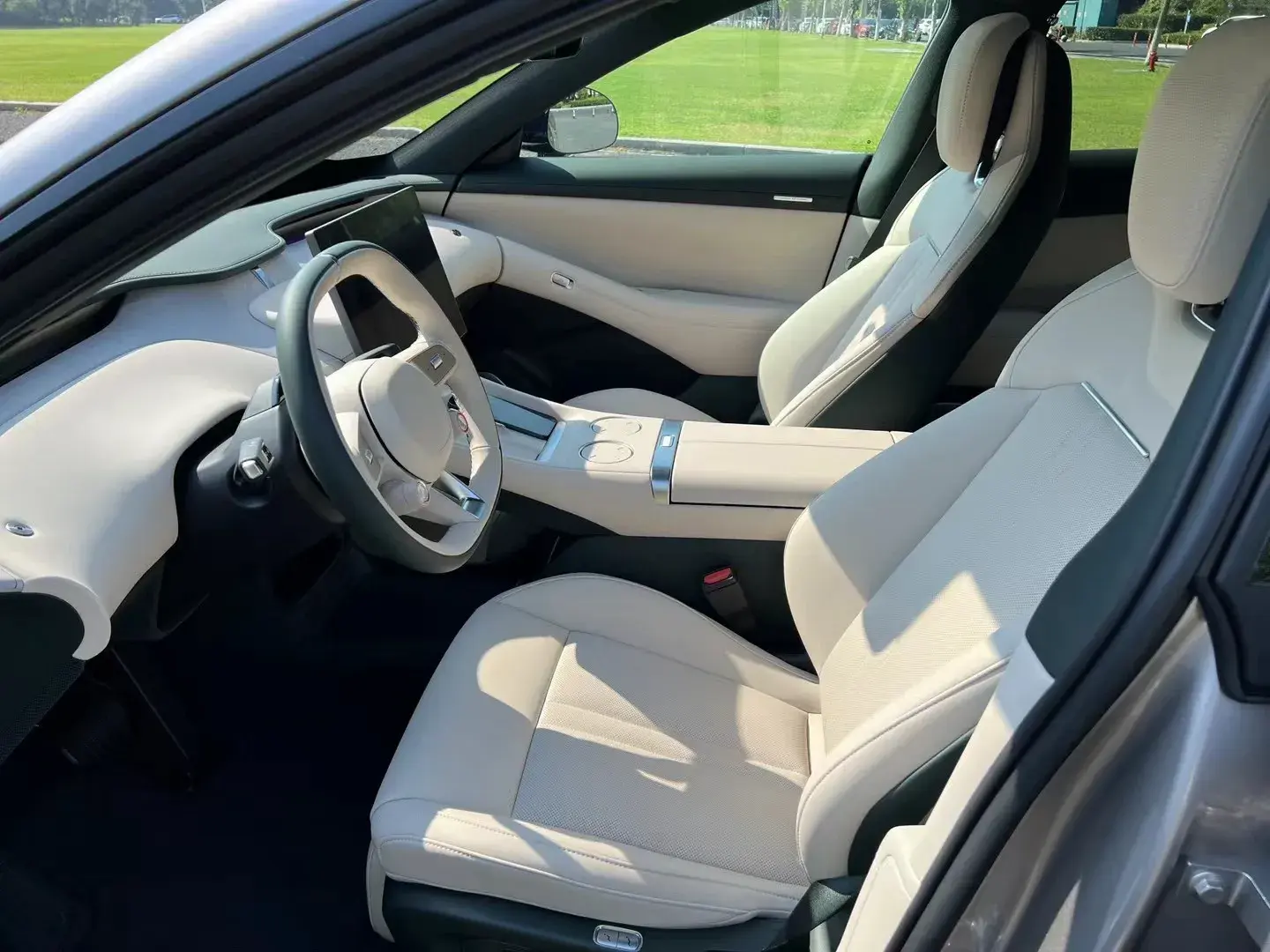 2025 MI YU7 thumbnail 3