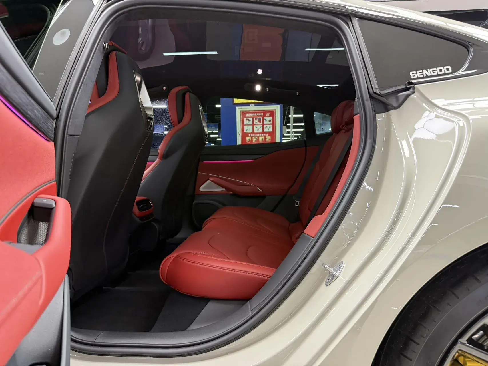 2024 MI SU7 thumbnail 4