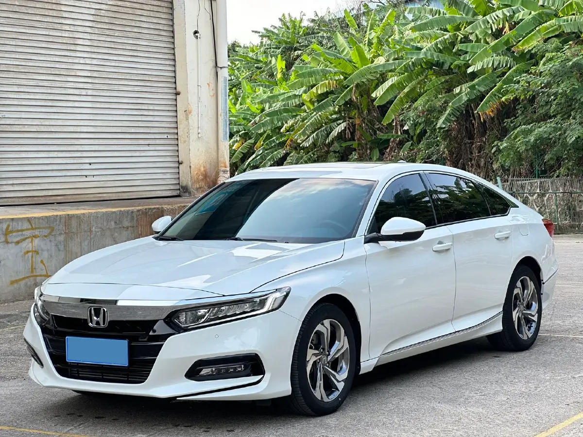 2018 Honda Accord 1.5T 194HP L4 CVT 2018 Honda Accord 1.5T 194HP L4 CVT