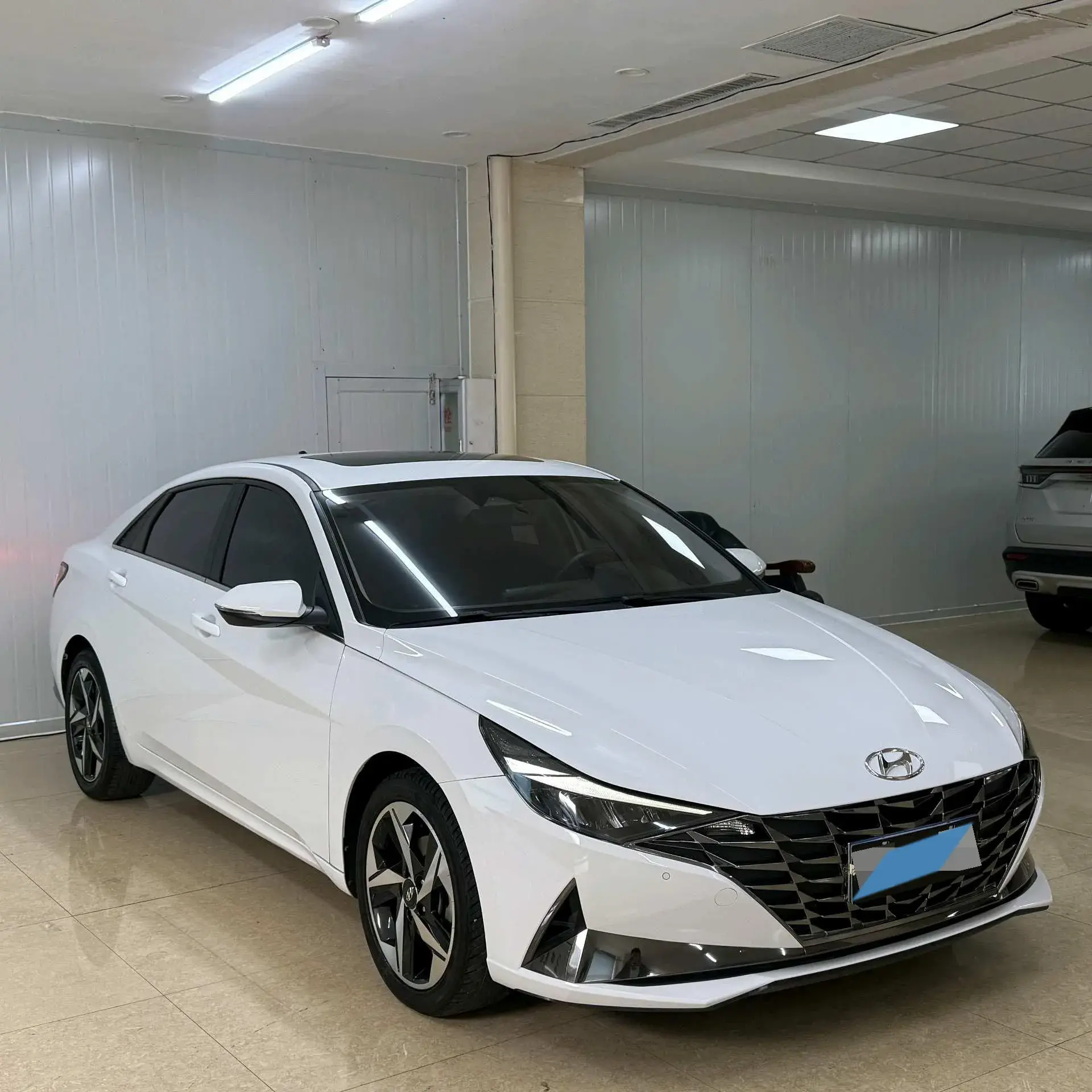 2021 HYUNDAI ELANTRA thumbnail 3