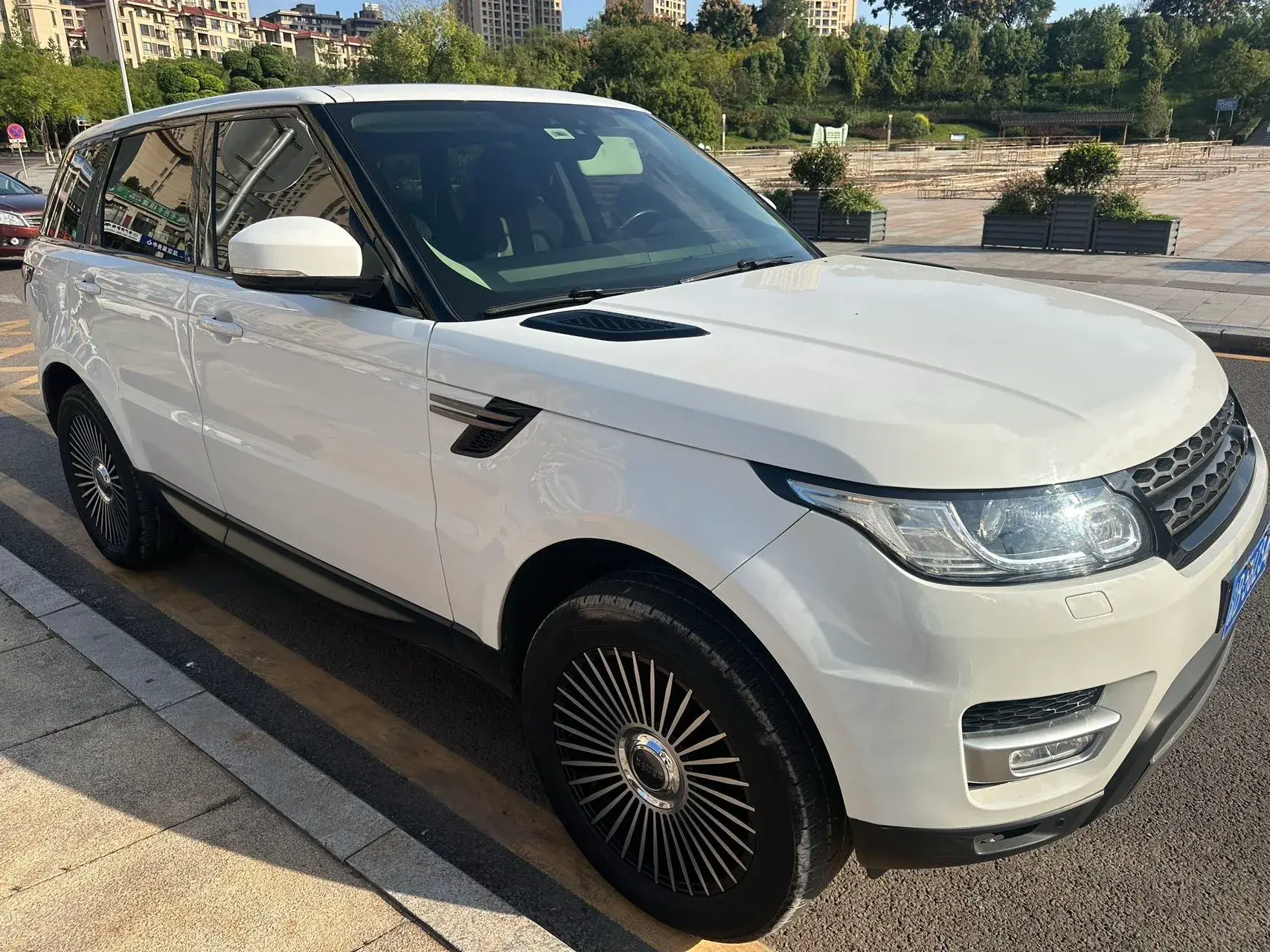 2016 LAND ROVER thumbnail 3