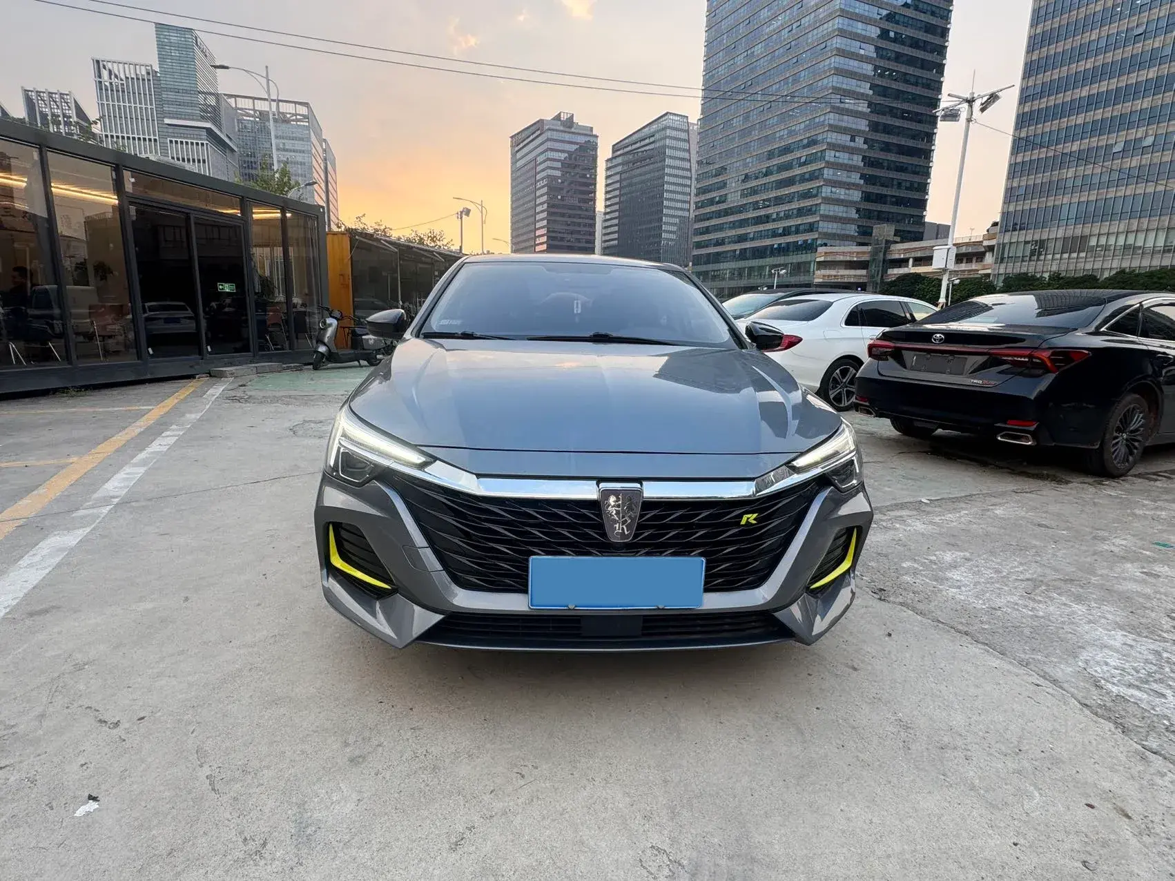 2020 ROEWE I6 thumbnail 2