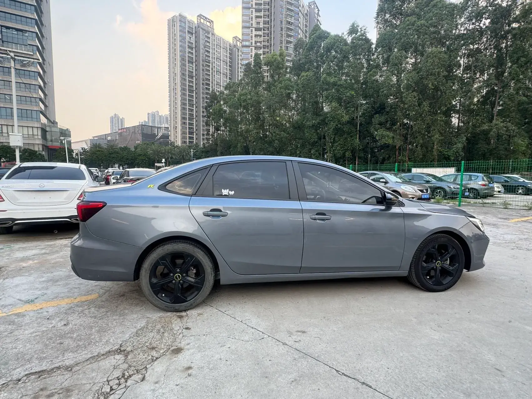 2020 ROEWE I6 thumbnail 4