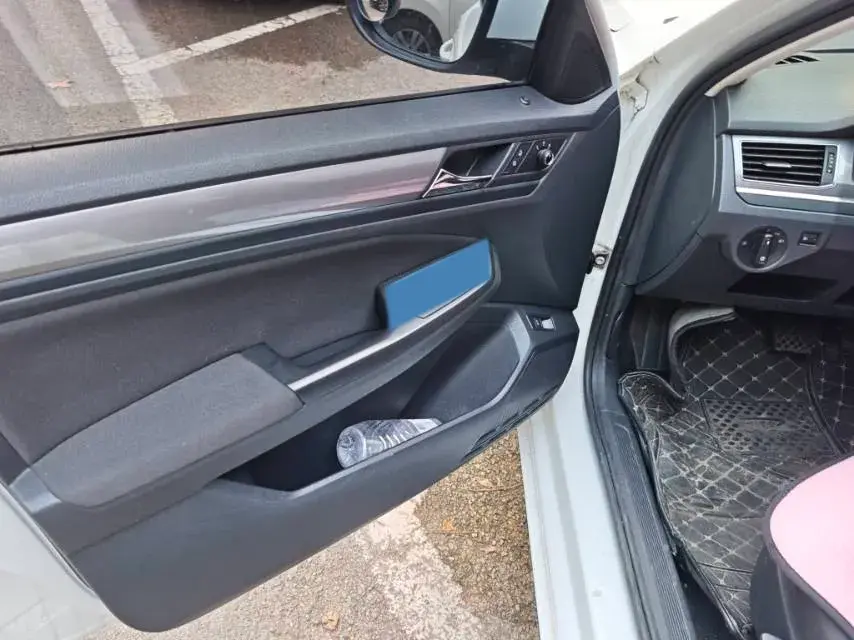 2019 VOLKSWAGEN BORA thumbnail 4