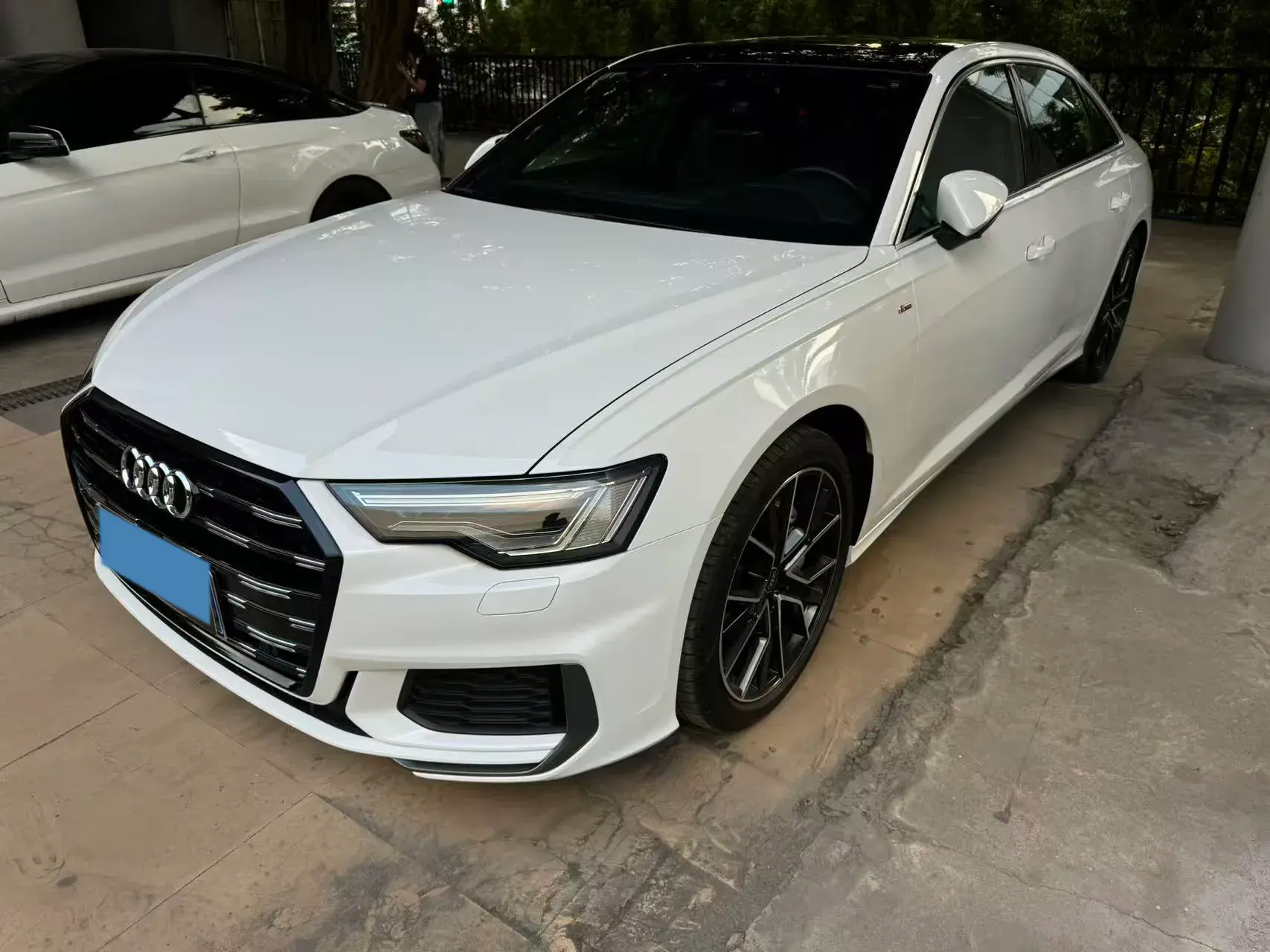 2022 AUDI A6L view 1