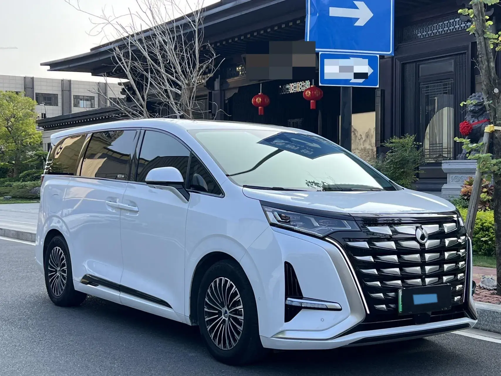 2022 DENZA D9 thumbnail 3