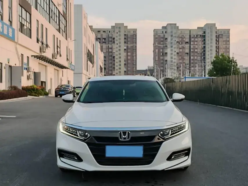 2018 HONDA ACCORD thumbnail 2