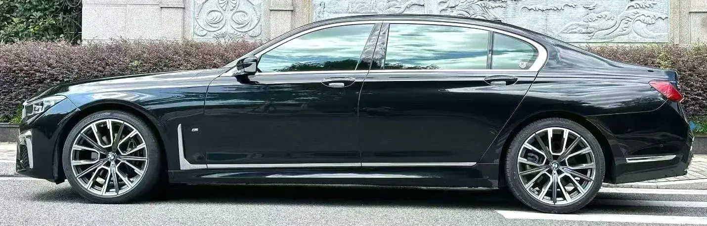 2022 BMW 7 thumbnail 3