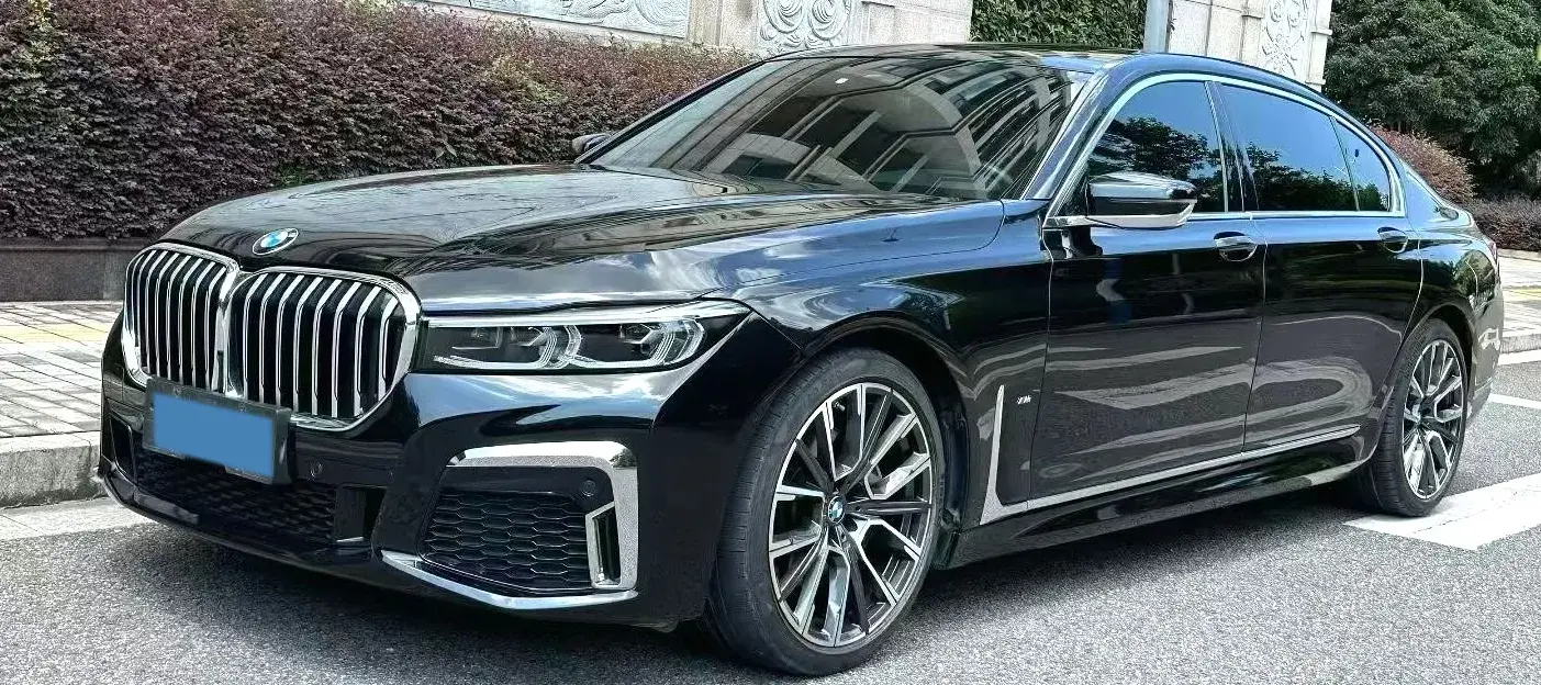 2022 BMW 7 view 1