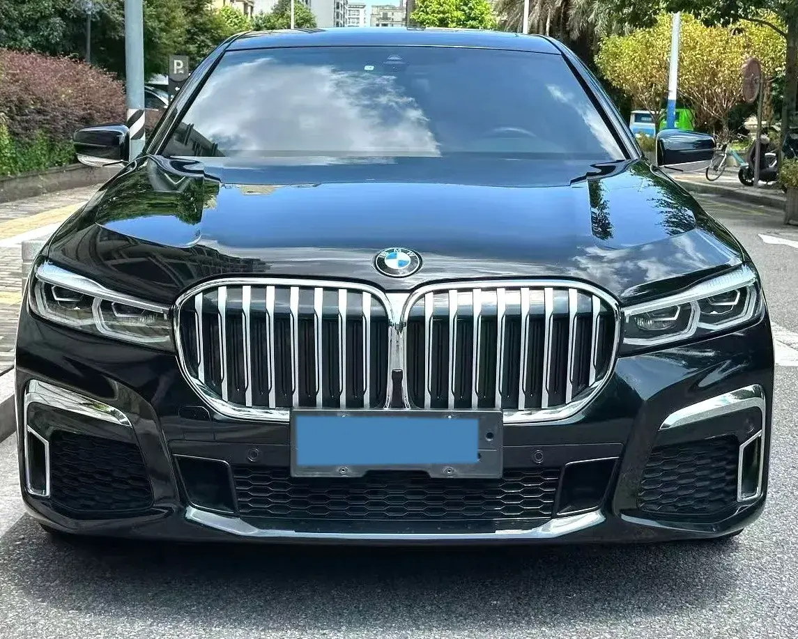 2022 BMW 7 thumbnail 2