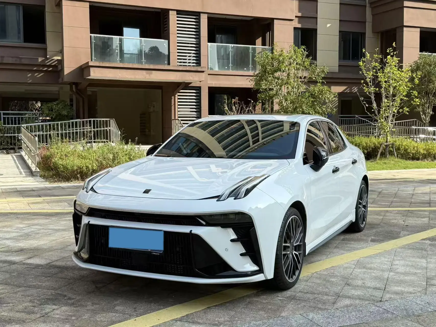 2023 LYNK&CO 03 view 1