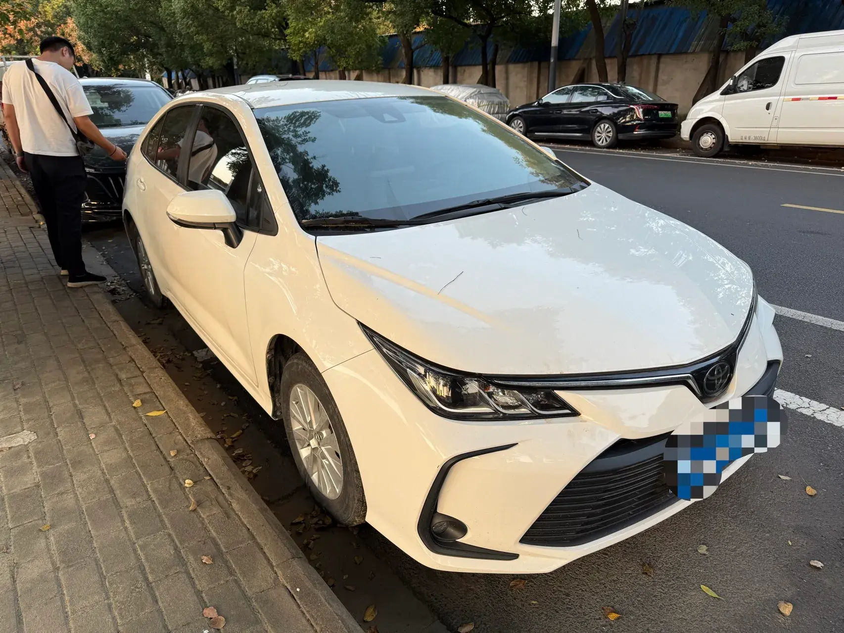2019 TOYOTA COROLLA thumbnail 3