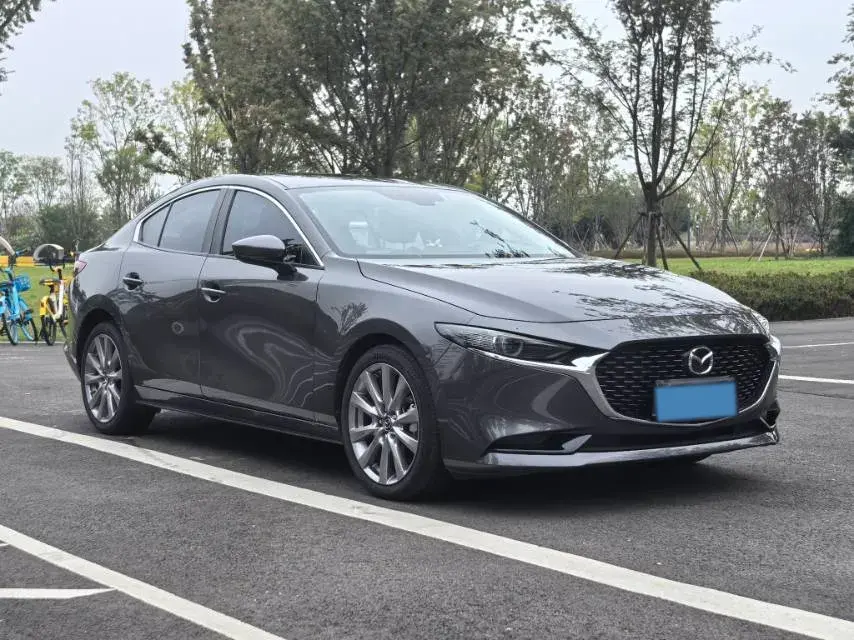 2021 MAZDA 3 thumbnail 3