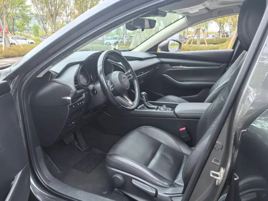 2021 MAZDA 3 thumbnail 4