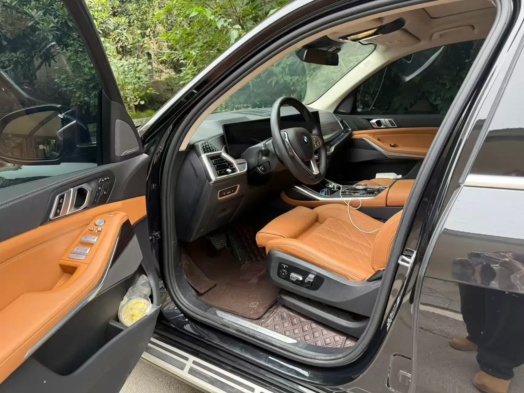 2023 BMW X7 thumbnail 3